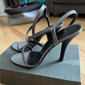 Gucci gray heel shoes